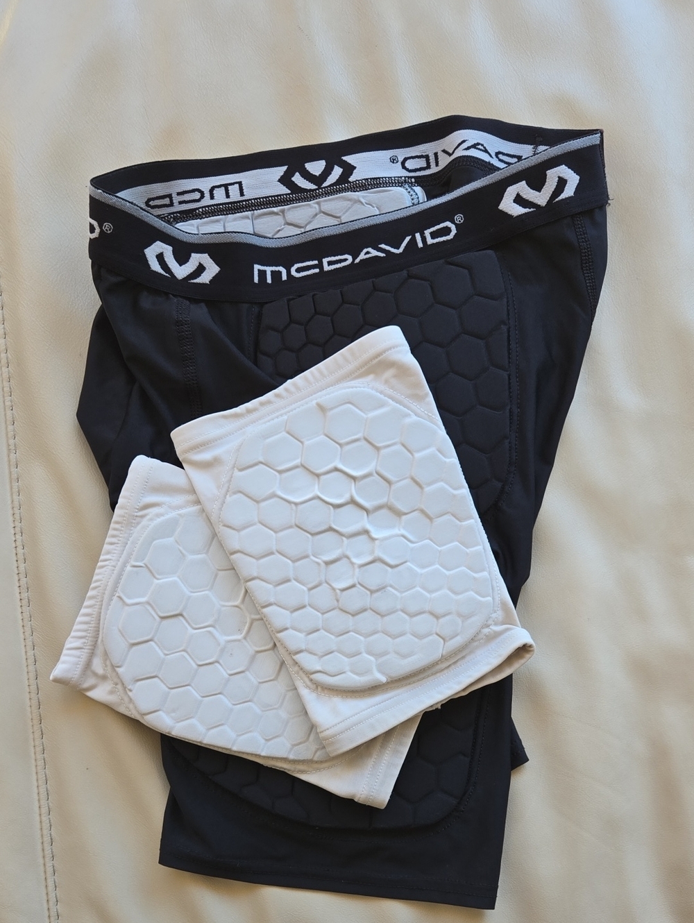 McDavid Black Padded Protective Football Shorts W/kneepads